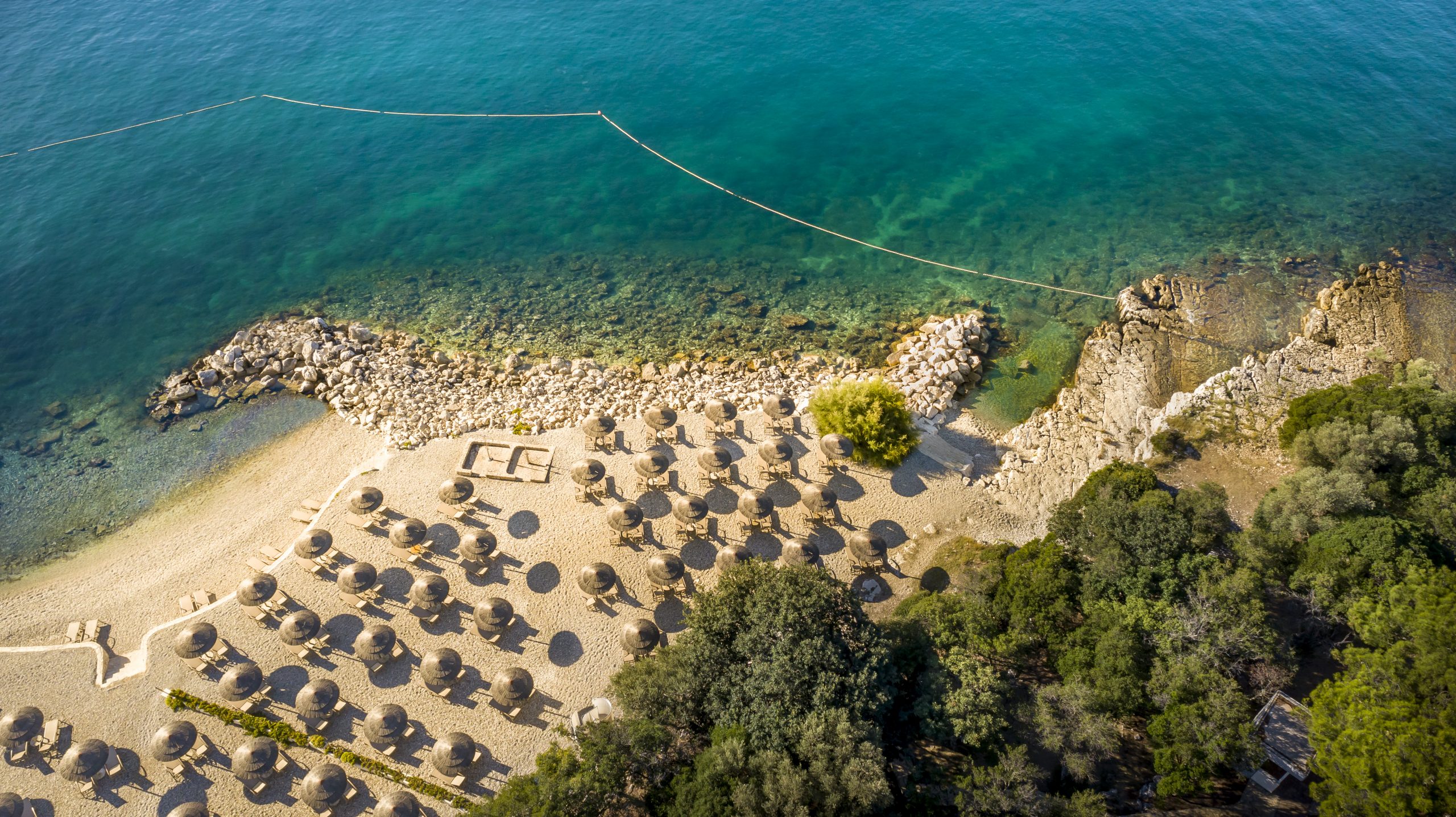 67577bf1264cd-Isabella Island Resort, Valamar Collection_Val Riviera Relax Beach_01